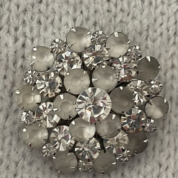White and Crystal Pin by Lisa - Picture 2 of 7